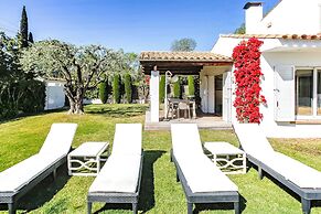 Just 10 Minutes From Sitges, House With Private Garden and Pool-