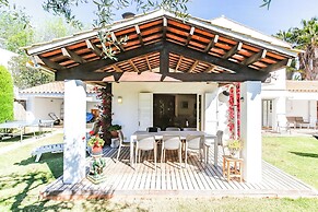 Just 10 Minutes From Sitges, House With Private Garden and Pool-