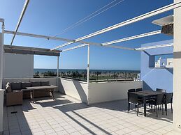 Beautiful 2 Bedroom Penthouse