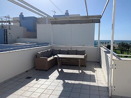 Beautiful 2 Bedroom Penthouse