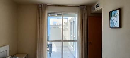 Beautiful 2 Bedroom Penthouse