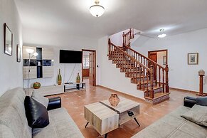 Beautiful Arianny House With Pool