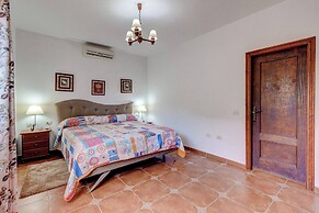 Beautiful Arianny House With Pool