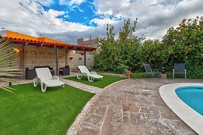 Beautiful Arianny House With Pool