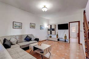 Beautiful Arianny House With Pool