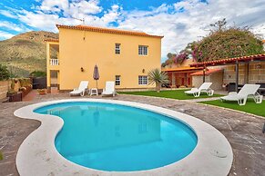 Beautiful Arianny House With Pool