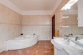 Beautiful Arianny House With Pool