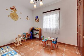 Beautiful Arianny House With Pool