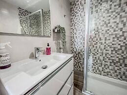 Modern Two Bedroom Apartment With Pool