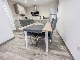 Modern Two Bedroom Apartment With Pool