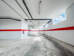 Modern Two Bedroom Apartment With Pool