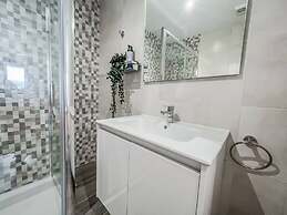 Modern Two Bedroom Apartment With Pool