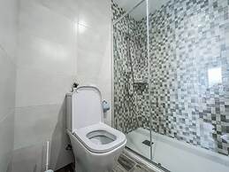 Modern Two Bedroom Apartment With Pool