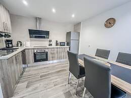 Modern Two Bedroom Apartment With Pool