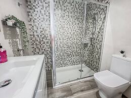 Modern Two Bedroom Apartment With Pool