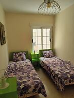 Charming Three Bedrooms Apartment With Seaview