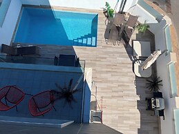 Luxury Three Bedroom Villa With Private Pool and Rooftop Solarium