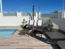 Luxury Three Bedroom Villa With Private Pool and Rooftop Solarium