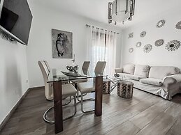 Cd-1382 Two Bedroom Apartment With Terrace