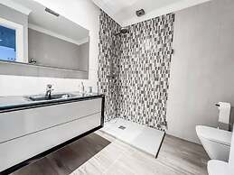 Cd-1382 Two Bedroom Apartment With Terrace