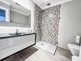 Cd-1382 Two Bedroom Apartment With Terrace