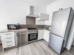 Cd-1382 Two Bedroom Apartment With Terrace