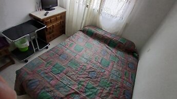 Room in Guest Room - Toledo Double Private Room