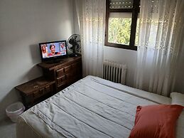 Room in House - Toledo Double Private Room