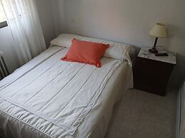 Room in Guest Room - Toledo Double Private Room