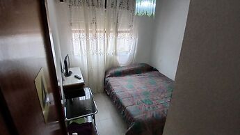 Room in Guest Room - Toledo Double Private Room