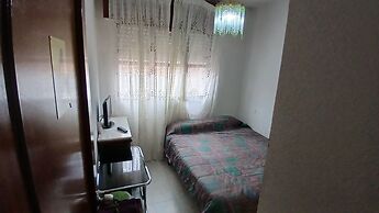 Room in Guest Room - Toledo Double Private Room