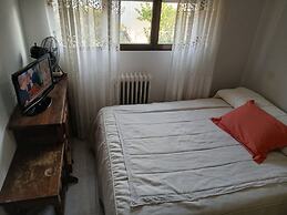 Room in House - Toledo Double Private Room