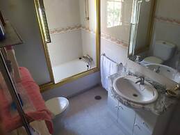 Room in Chalet - Private Double Room Toledo
