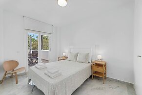 Family Beach Apartment With Pool