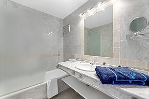 Family Beach Apartment With Pool