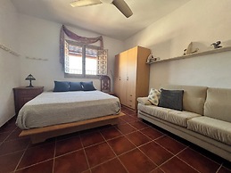 Cd-2102 · Three Bedroom Townhouse