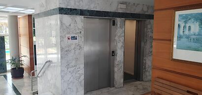 517 · Golden Coast Royal