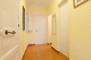 Room-private Room With 200m2 Sunny Terra