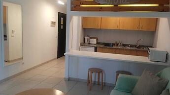 Beach Apt With Fast Wifi