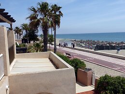 Lovely 2 Bedroom Apartment With Pool