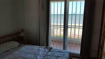 Lovely 2 Bedroom Apartment With Pool