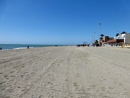 Lovely 2 Bedroom Apartment With Pool