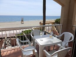 Lovely 2 Bedroom Apartment With Pool