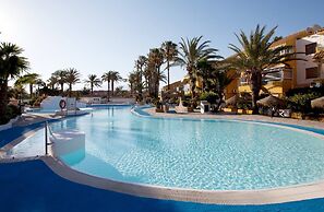 Lovely 2 Bedroom Apartment With Pool