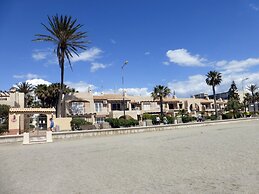 Lovely 2 Bedroom Apartment With Pool