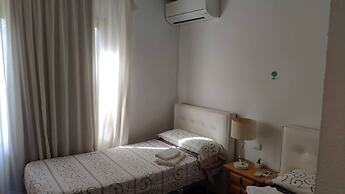 Lovely 2 Bedroom Apartment With Pool