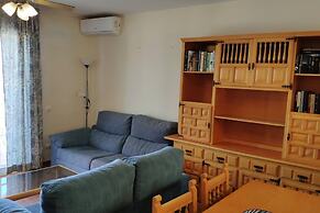 Lovely 2 Bedroom Apartment With Pool