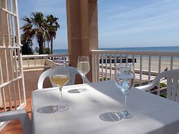 Lovely 2 Bedroom Apartment With Pool