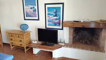 Lovely 2 Bedroom Apartment With Pool