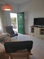 Marina Apartment With Garden by El Sirocco